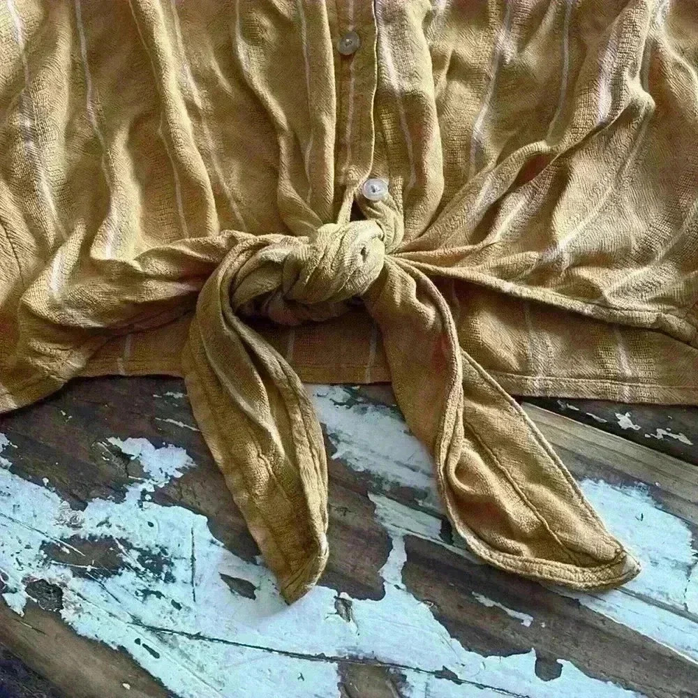 American Eagle button-down blouse extra small - Picture 3 of 10